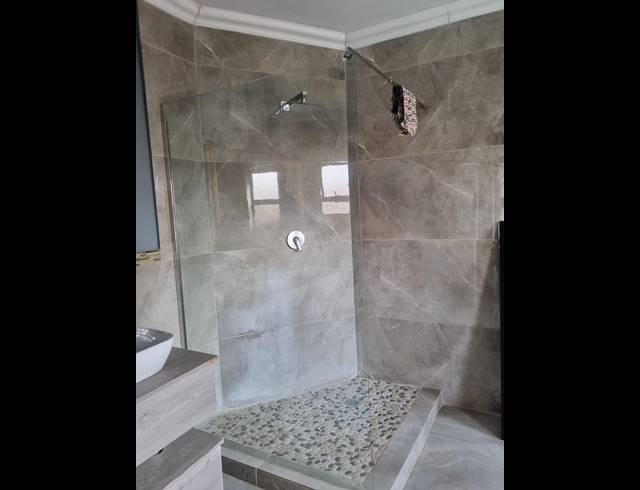 5 BEDROOM HOUSE FOR SALE IN BIRDWOOD ESTATE